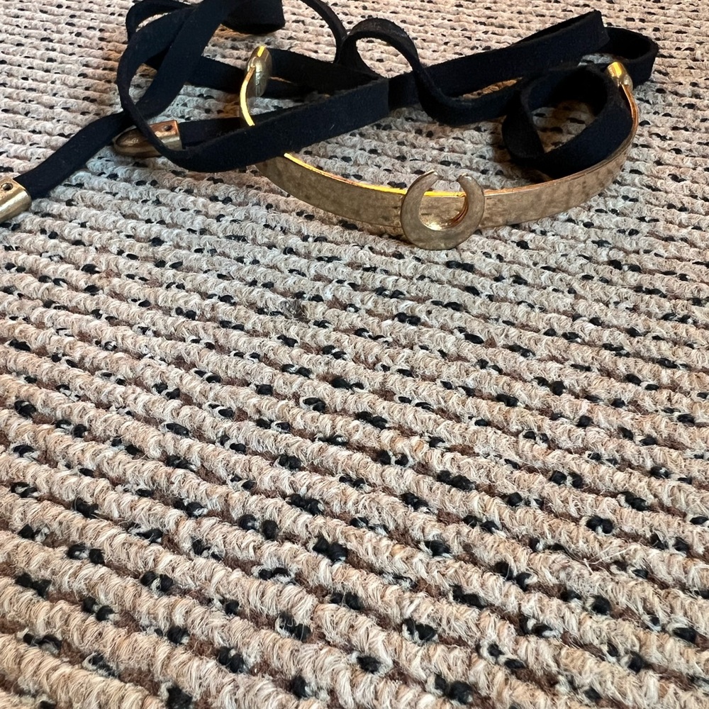 Assorted Necklaces & Chokers - Picture 8 of 10